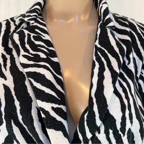 Bongo women’s semi Cropped Jacket. Sz XL. Black White w/ Blue partial lining - Picture 3 of 9